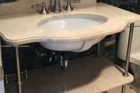 Condominio en alquiler en Hallandale Beach, Florida, 2 dormitorios, 133.78 m2 № 2011174 - foto 16