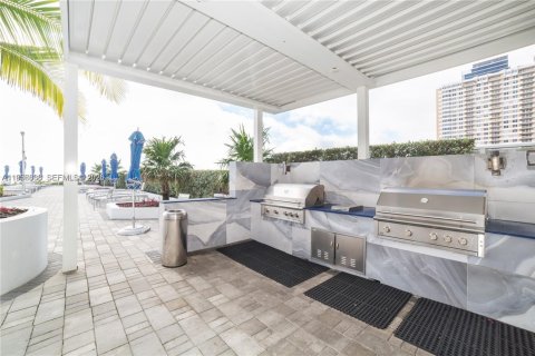 Condominio en alquiler en Hallandale Beach, Florida, 2 dormitorios, 133.78 m2 № 2011174 - foto 3