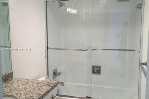 Condominio en alquiler en Hallandale Beach, Florida, 2 dormitorios, 133.78 m2 № 2011174 - foto 13