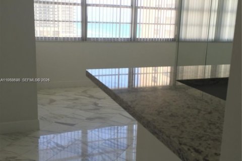 Condominio en alquiler en Hallandale Beach, Florida, 2 dormitorios, 133.78 m2 № 2011174 - foto 10
