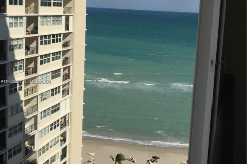 Condominio en alquiler en Hallandale Beach, Florida, 2 dormitorios, 133.78 m2 № 2011174 - foto 6