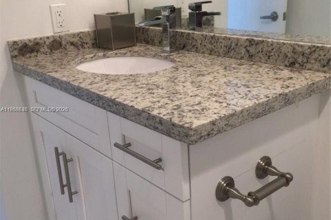 Condominio en alquiler en Hallandale Beach, Florida, 2 dormitorios, 133.78 m2 № 2011174 - foto 14