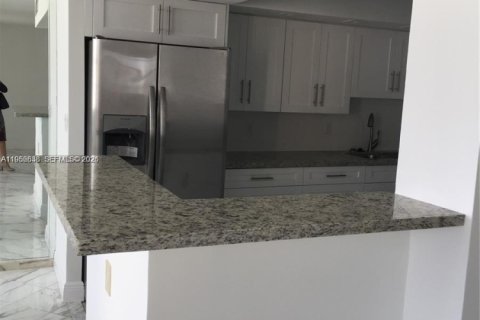 Condominio en alquiler en Hallandale Beach, Florida, 2 dormitorios, 133.78 m2 № 2011174 - foto 12