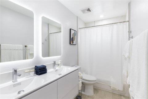 Villa ou maison à louer à Miami, Floride: 4 chambres, 208.1 m2 № 1860512 - photo 17