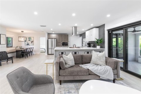 Villa ou maison à louer à Miami, Floride: 4 chambres, 208.1 m2 № 1860512 - photo 7