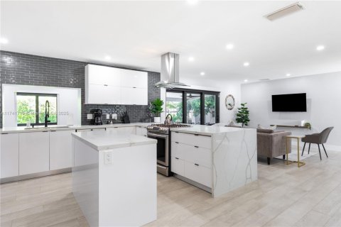Villa ou maison à louer à Miami, Floride: 4 chambres, 208.1 m2 № 1860512 - photo 3
