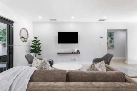 Villa ou maison à louer à Miami, Floride: 4 chambres, 208.1 m2 № 1860512 - photo 1