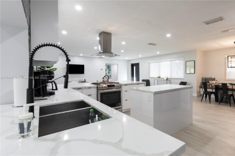 Villa ou maison à louer à Miami, Floride: 4 chambres, 208.1 m2 № 1860512 - photo 4