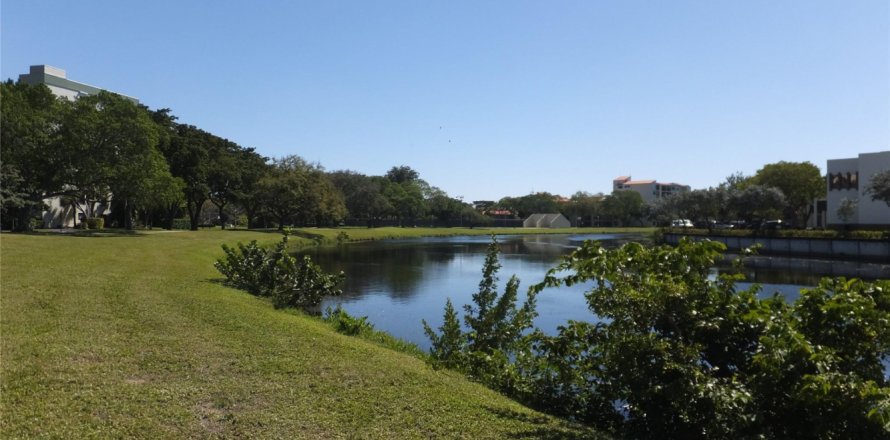 Condo in Pompano Beach, Florida, 1 bedroom  № 1026245