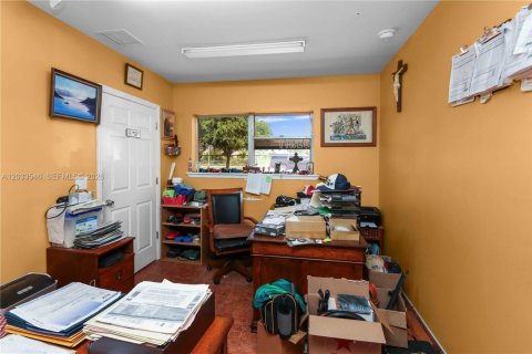 Commercial property in Homestead, Florida № 2276358 - photo 25