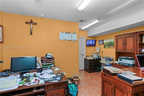 Commercial property in Homestead, Florida № 2276358 - photo 24