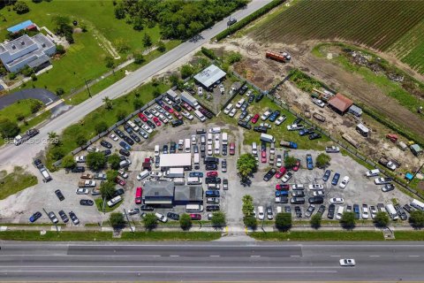 Commercial property in Homestead, Florida № 2276358 - photo 12