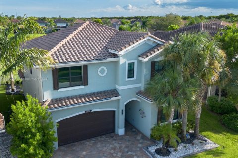 House in Delray Beach, Florida 4 bedrooms, 246.75 sq.m. № 1896565 - photo 1
