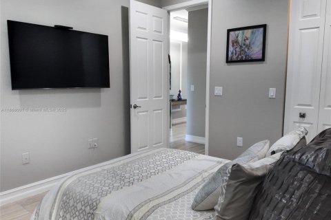 House in Delray Beach, Florida 4 bedrooms, 246.75 sq.m. № 1896565 - photo 25