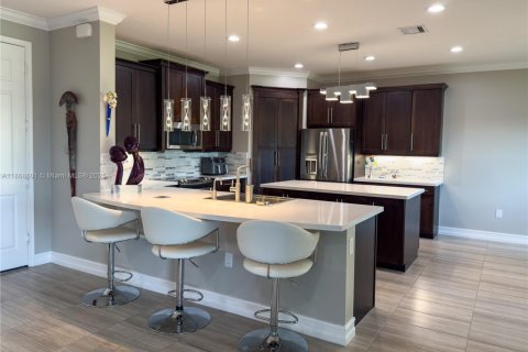 House in Delray Beach, Florida 4 bedrooms, 246.75 sq.m. № 1896565 - photo 6
