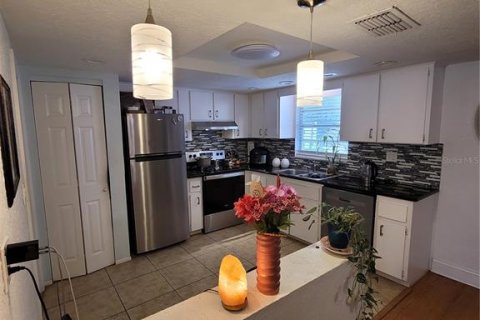 House in Port Richey, Florida 3 bedrooms, 110.65 sq.m. № 1740771 - photo 13