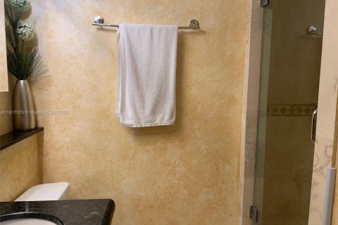 Copropriété à louer à Miami Beach, Floride: 2 chambres, 78.97 m2 № 1973840 - photo 17
