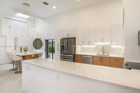 Villa ou maison à vendre à Hallandale Beach, Floride: 3 chambres, 150.87 m2 № 2080970 - photo 6