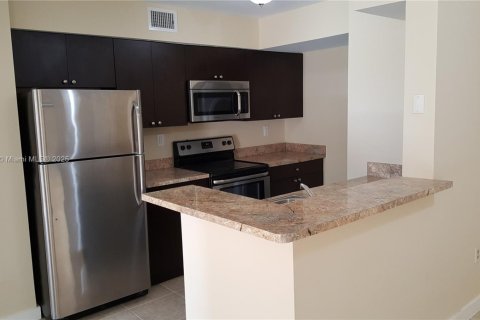 Condominio en alquiler en Miami, Florida, 2 dormitorios, 82.4 m2 № 1932573 - foto 4