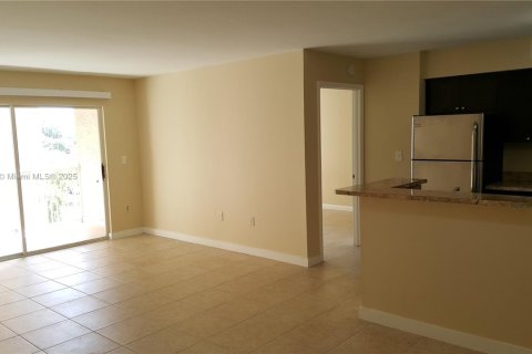 Condominio en alquiler en Miami, Florida, 2 dormitorios, 82.4 m2 № 1932573 - foto 3