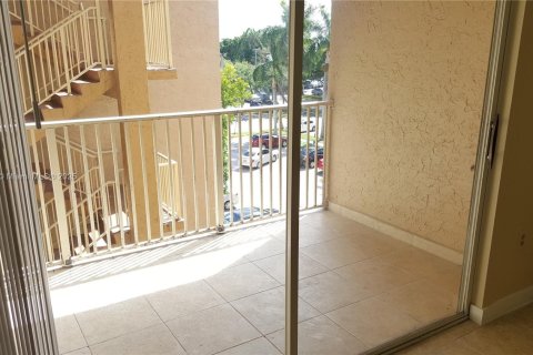 Condominio en alquiler en Miami, Florida, 2 dormitorios, 82.4 m2 № 1932573 - foto 15