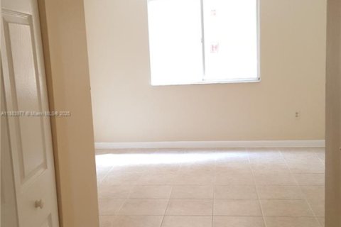 Condominio en alquiler en Miami, Florida, 2 dormitorios, 82.4 m2 № 1932573 - foto 8