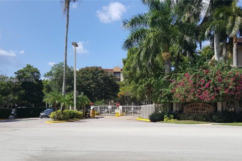 Condominio en alquiler en Miami, Florida, 2 dormitorios, 82.4 m2 № 1932573 - foto 1