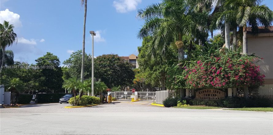 Condominio en Miami, Florida, 2 dormitorios № 1932573