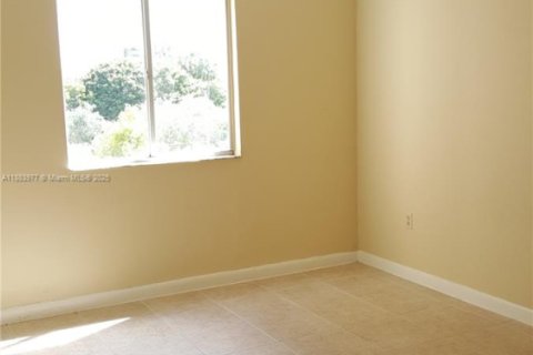 Condominio en alquiler en Miami, Florida, 2 dormitorios, 82.4 m2 № 1932573 - foto 10