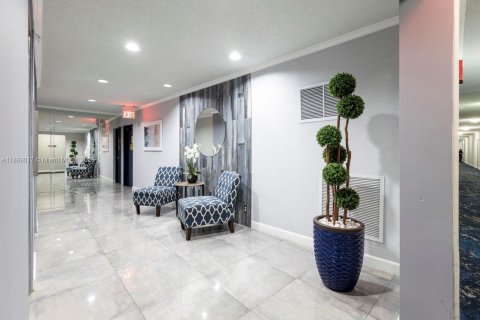 Copropriété à vendre à Hallandale Beach, Floride: 2 chambres, 106.84 m2 № 1945788 - photo 29