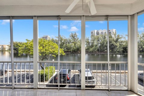 Copropriété à vendre à Hallandale Beach, Floride: 2 chambres, 106.84 m2 № 1945788 - photo 3