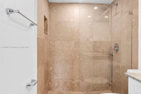 Copropriété à vendre à Hallandale Beach, Floride: 2 chambres, 106.84 m2 № 1945788 - photo 18