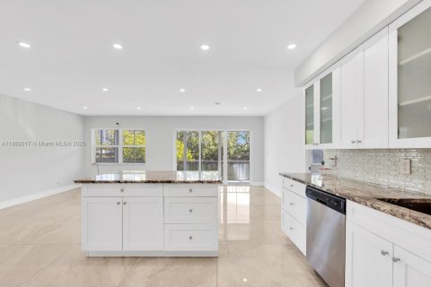 Copropriété à vendre à Hallandale Beach, Floride: 2 chambres, 106.84 m2 № 1945788 - photo 12