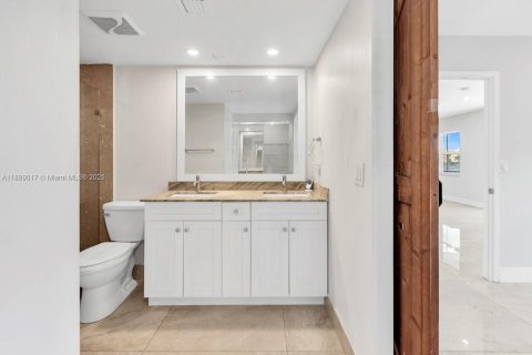 Copropriété à vendre à Hallandale Beach, Floride: 2 chambres, 106.84 m2 № 1945788 - photo 17