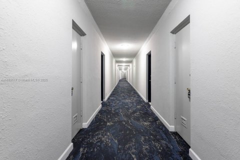 Copropriété à vendre à Hallandale Beach, Floride: 2 chambres, 106.84 m2 № 1945788 - photo 26