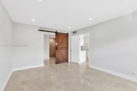 Copropriété à vendre à Hallandale Beach, Floride: 2 chambres, 106.84 m2 № 1945788 - photo 13
