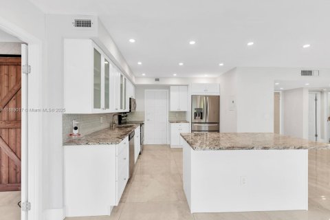 Copropriété à vendre à Hallandale Beach, Floride: 2 chambres, 106.84 m2 № 1945788 - photo 10