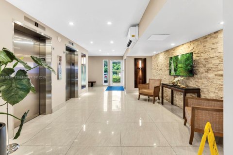 Copropriété à vendre à Hallandale Beach, Floride: 2 chambres, 106.84 m2 № 1945788 - photo 28