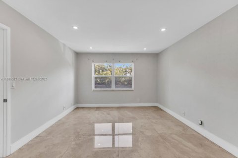 Copropriété à vendre à Hallandale Beach, Floride: 2 chambres, 106.84 m2 № 1945788 - photo 15