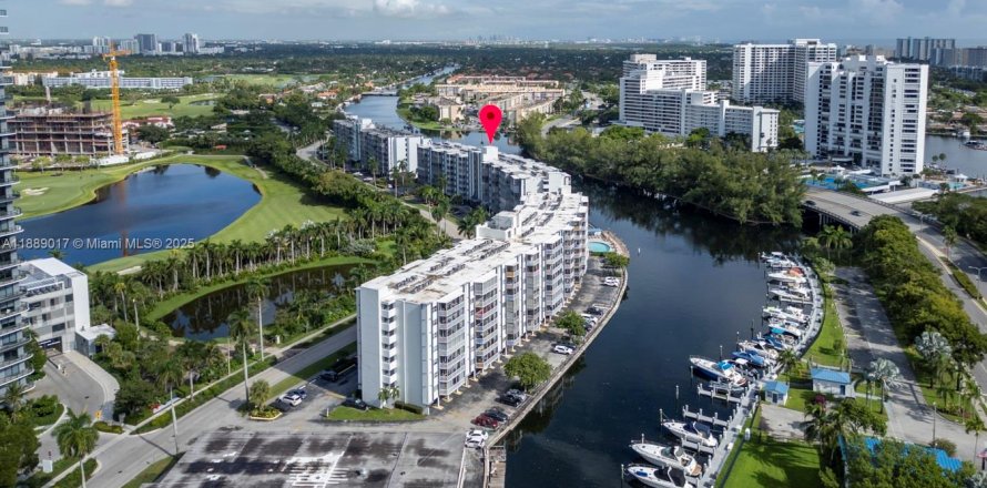 Condo in Hallandale Beach, Florida, 2 bedrooms № 1945788