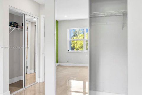 Copropriété à vendre à Hallandale Beach, Floride: 2 chambres, 106.84 m2 № 1945788 - photo 25