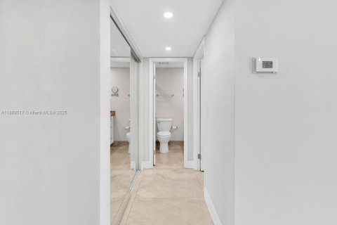 Copropriété à vendre à Hallandale Beach, Floride: 2 chambres, 106.84 m2 № 1945788 - photo 23