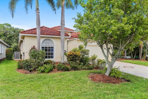 House in Port St. Lucie, Florida 3 bedrooms, 198.07 sq.m. № 2400509 - photo 3