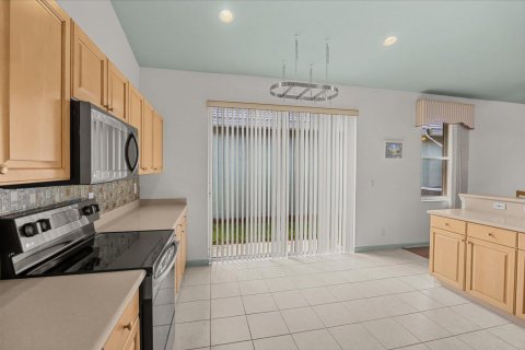 House in Port St. Lucie, Florida 3 bedrooms, 198.07 sq.m. № 2400509 - photo 17