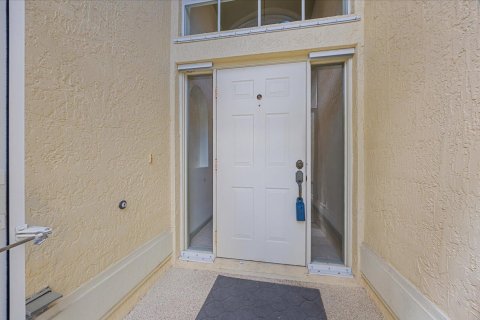 House in Port St. Lucie, Florida 3 bedrooms, 198.07 sq.m. № 2400509 - photo 5