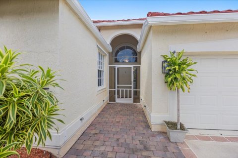 House in Port St. Lucie, Florida 3 bedrooms, 198.07 sq.m. № 2400509 - photo 4
