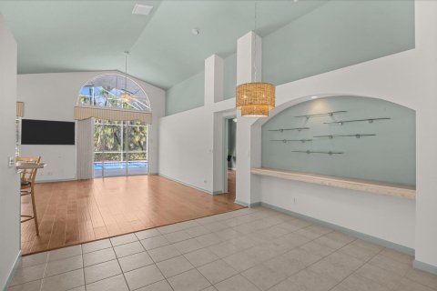 House in Port St. Lucie, Florida 3 bedrooms, 198.07 sq.m. № 2400509 - photo 8