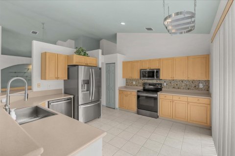 House in Port St. Lucie, Florida 3 bedrooms, 198.07 sq.m. № 2400509 - photo 14