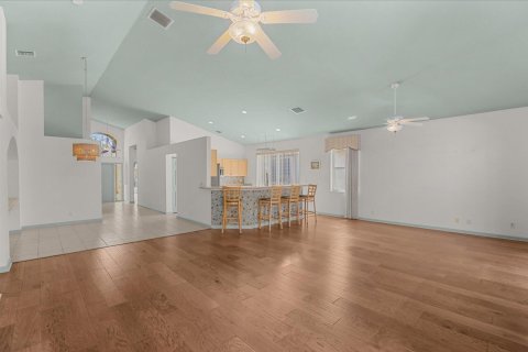 House in Port St. Lucie, Florida 3 bedrooms, 198.07 sq.m. № 2400509 - photo 11