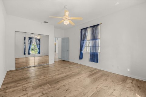 House in Port St. Lucie, Florida 3 bedrooms, 198.07 sq.m. № 2400509 - photo 28